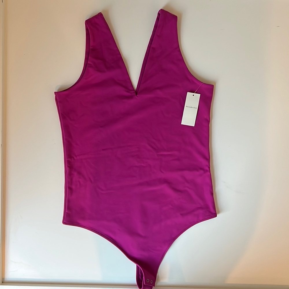 Abercrombie&fitch. V neck bodysuit. Size large.NWT